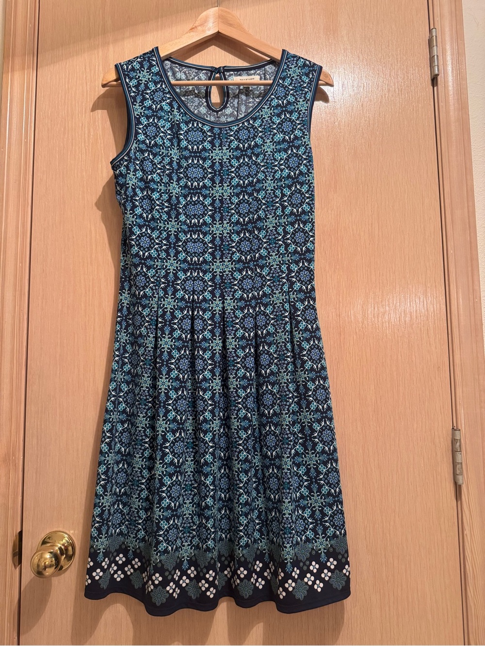 Max studio dress size M